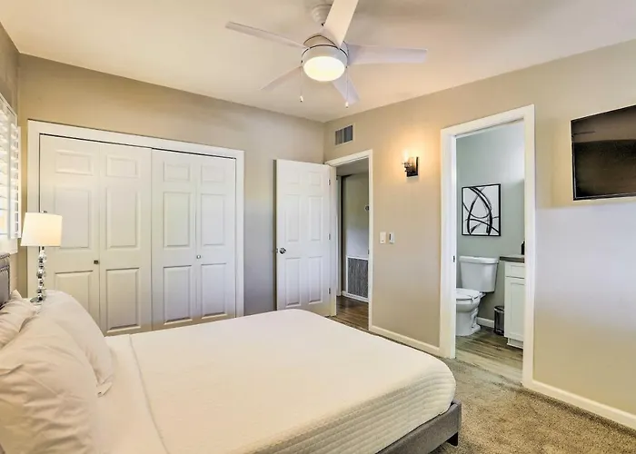 7 Mi To Downtown Phoenix: W/ Pool & Foosball! Phoenix